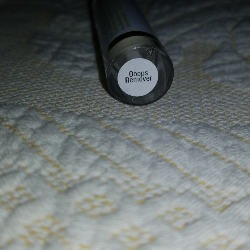 Lipsense - Ooops Remover - Picture 2 of 2